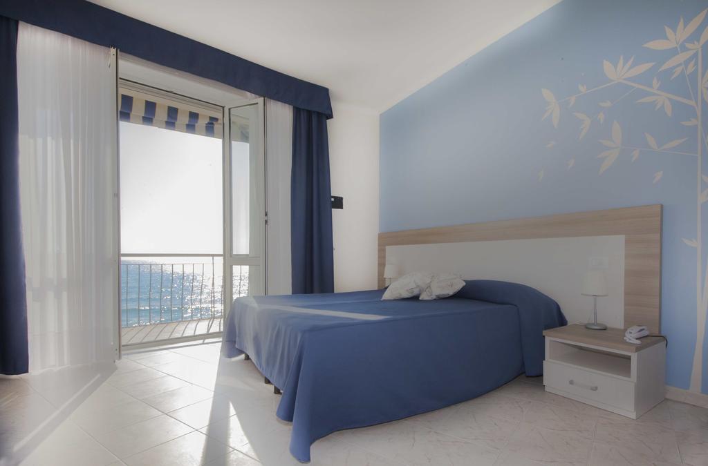 Hotel Bel Sit Alassio Phòng bức ảnh