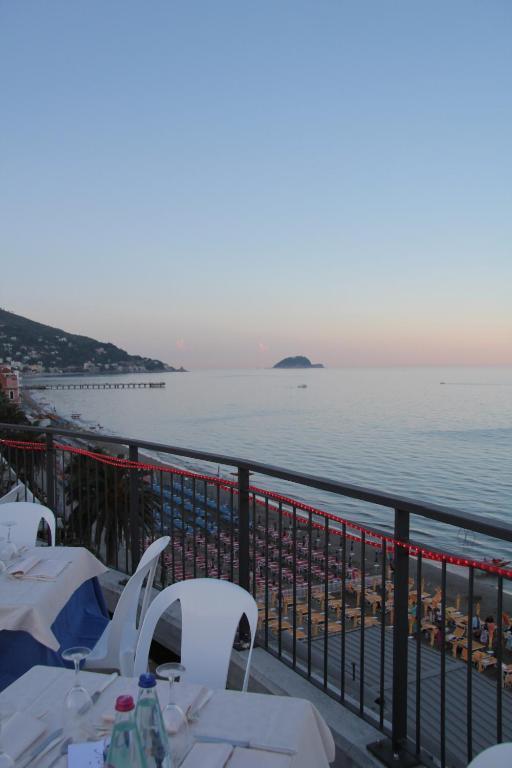 Hotel Bel Sit Alassio Ngoại thất bức ảnh